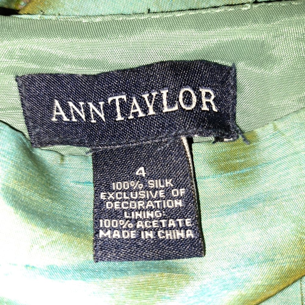 100% silk skirt by Ann Taylor, size 4. Aqua iridescent pencil skirt